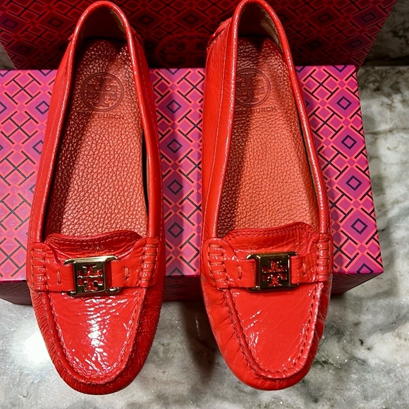 Tory Burch Red Patent Leather Kendrick Driver Mocs 8.5 - Picture 2 of 13